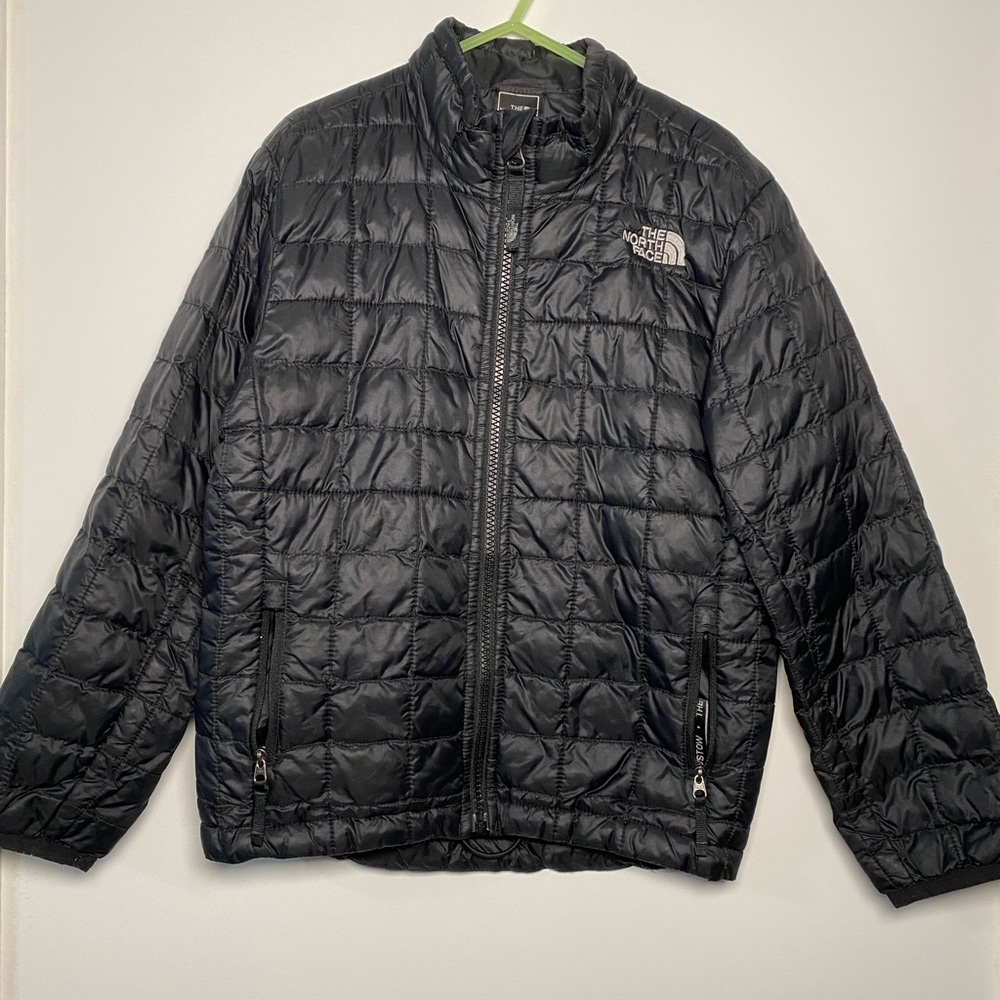 The NORTH FACE Thermoball Kids coat/jacket.